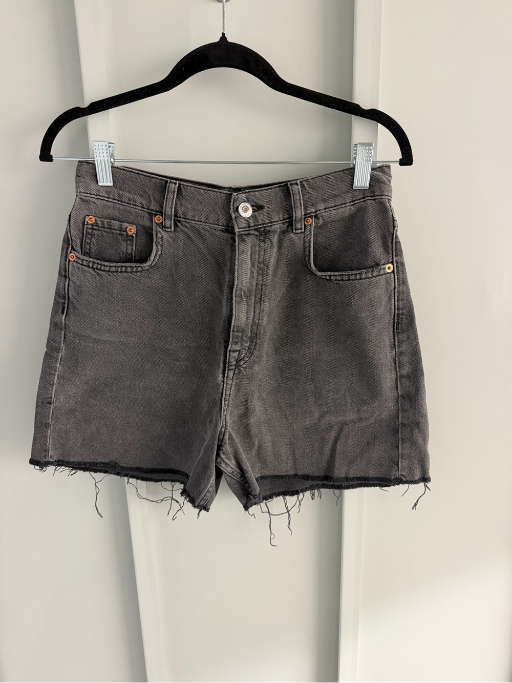 Zara Grey Denim Boyfriend Fit Bermuda Shorts - Frayed Hem - Size 4